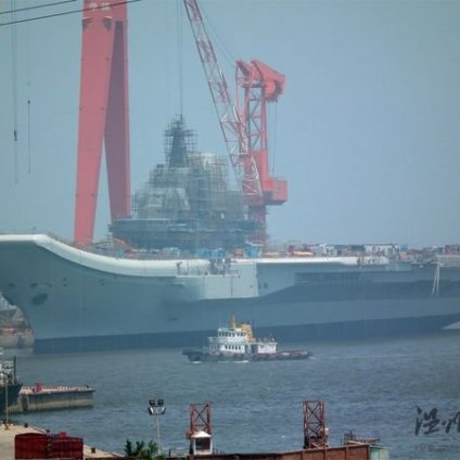 解放軍翻新外購重型航母 配備國產艦載機