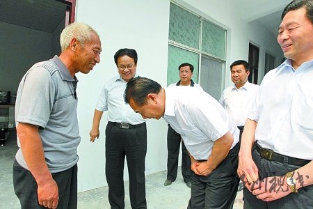 趙作海新居20天建成 河南高院院長(zhǎng)登門道歉(圖)