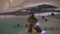 一男一女深夜與美人魚＂親密接觸＂遭全球直播