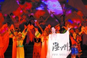 宋祖英唱紅歌 全場陶醉(組圖)