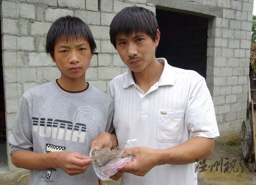 神農(nóng)架采藥山民拾獲不明動(dòng)物毛發(fā)(組圖)