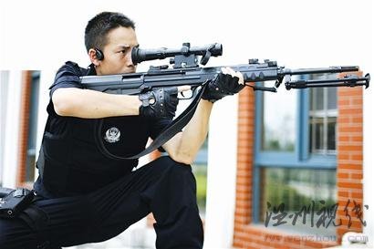 武漢12名特警狙擊手 5年實(shí)戰(zhàn)沒放一槍?(圖)