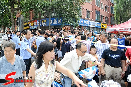 山西省人民醫(yī)院前地面塌陷致門(mén)診樓側(cè)塌(組圖)