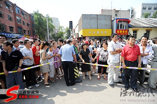 山西省人民醫(yī)院前地面塌陷致門(mén)診樓側(cè)塌(組圖)