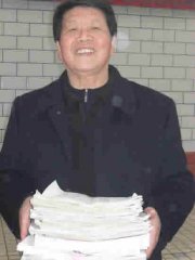 退休干部10年寫成80萬字長篇小說 僅小學文化