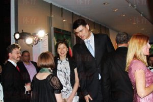 <b>雅虎結(jié)婚紀錄錯漏姚明 巨人夫婦早已成世界之最</b>