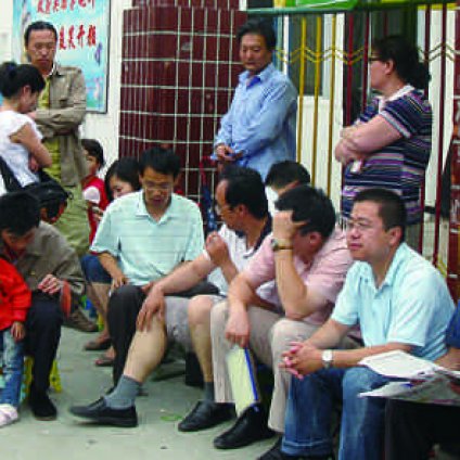 近百位家長連排三天隊爭5個幼兒園招生名額