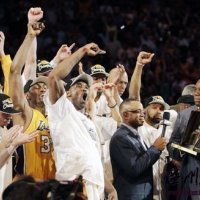 生死戰沒有輸家 湖人攜手綠衫軍上演男人的戰斗