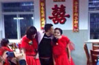 寧波一男娶二妻婚宴照 左擁右抱好開心