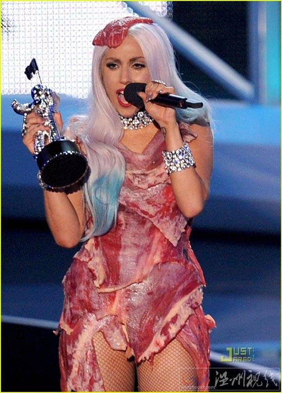 lady gaga mv音樂(lè)錄影帶大獎(jiǎng)?lì)C獎(jiǎng)禮 lady gaga 肉片裝有點(diǎn)血腥感覺(jué)