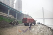 是愛或是孽緣 他抱起前女友跳進嘉陵江