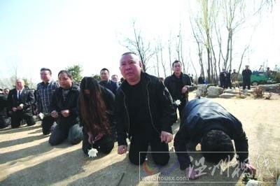 郭德綱哭祭侯耀文 質(zhì)疑安葬日期諷侯耀華收徒