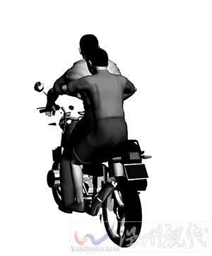 兩人駕車時撞樹，隨后下車，恰好旁邊有摩托仔，兩人騎上摩托車逃走_nEO_IMG