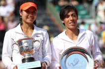 李娜奪冠在頒獎(jiǎng)典禮淡定的大將風(fēng)度 湖北話送好友生