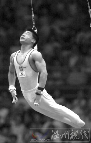 北京大運會，張尚武獲得男子吊環金牌。新華社
