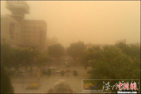 甘肅敦煌出現(xiàn)局地沙塵暴天氣
