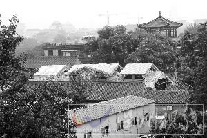 7月29日,劉老根會館內的晉翼會館,四合院屋頂上出現3個尖頂罩棚。曾一智供圖 7月29日,劉老根會館內的晉翼會館,四合院屋頂上出現3個尖頂罩棚。曾一智供圖