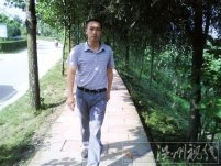 巴中市平昌縣兩名民工討薪住高40米塔吊68天市長(zhǎng)周喜