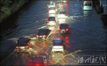 成都城區(qū)昨日遭雷擊 導(dǎo)致大面積停電