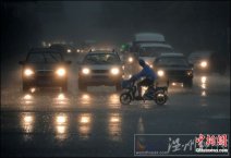 江蘇全省現(xiàn)雷雨 近兩天淮河以南強(qiáng)降水