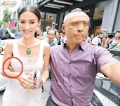 張柏芝武漢剪彩被揩油 張柏芝遭襲胸圖片仔細(xì)看保安
