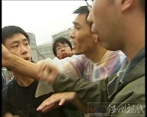 央視記者采訪遭圍毆