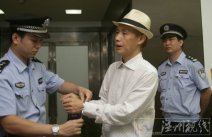 鄧建國(guó)婚變?cè)瓉?lái)是真 鄧建國(guó)久債不還被拘留鄧建國(guó)老