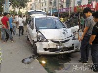 廣東省吳川市凌華坤見義勇為陷困境 見義勇為大討論