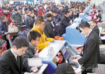 去年2月1日濃霧天氣影響成都雙流機場被迫關閉近6個