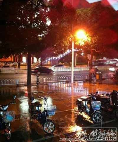 福州大雨傾城致33小時(shí)連發(fā)車禍40多起