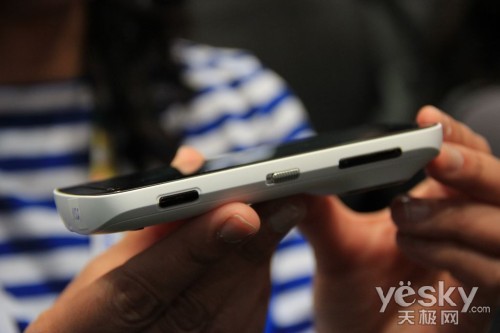 圖為:諾基亞 808 PureView 手機