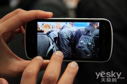 圖為:諾基亞 808 PureView 手機