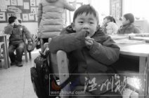 裸跑弟 多多上學(xué)了 南京4歲裸跑弟多多上學(xué)第一天記