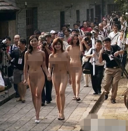 美女裸體宣傳環保