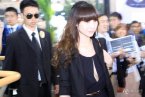 柳巖胸前鏤空不設防白色半球若隱若現(xiàn) 柳巖真空裝亮