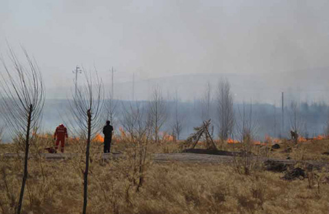 內蒙古接連出現草原大火 風力較大不利救援