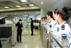 北京地鐵安檢走過場 官方狡辯安檢走過場以偏概全