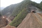 湖南炎汝高速隧道爆炸 裝有炸藥的車輛進入工地卸貨
