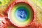 NASA發現月球上沙克爾頓隕坑覆蓋冰層 美國可能在月