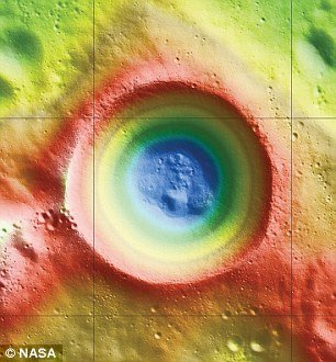 NASA最新發(fā)現(xiàn)神秘月球隕坑 1/4表面覆蓋冰層