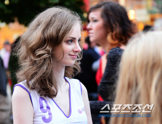 歐洲杯女球迷美若天仙被稱為歐洲杯最美女孩