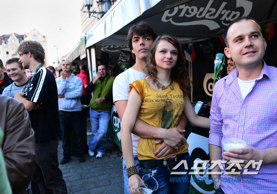 歐洲杯女球迷美若天仙被稱為歐洲杯最美女孩