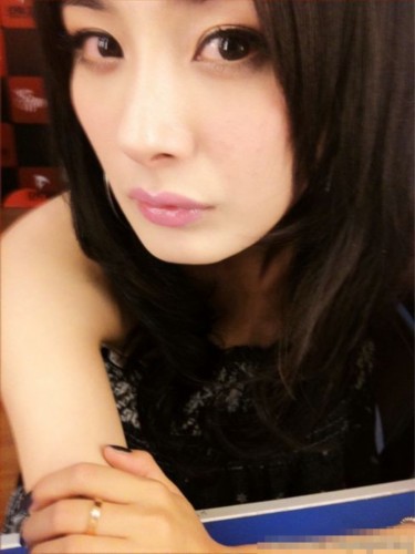 楊冪疑與劉愷威分手刪微博 揭開明星情侶整容真相