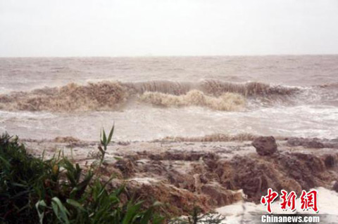 江蘇因雙臺(tái)風(fēng)來襲轉(zhuǎn)移10萬人 近年來規(guī)模最大