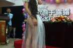 干露露南寧見面會場面火爆 一對母女闖蕩病態的娛樂