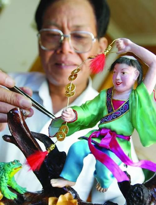 中國傳統(tǒng)民間工藝綢塑