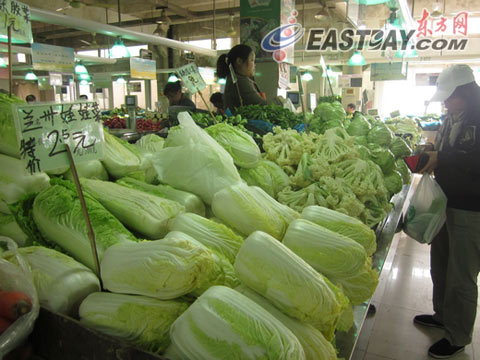 北方大范圍雨雪降溫 上海天氣沒有受影響部分蔬菜價格稍有上漲