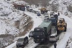 新疆大雪圖片 11月7日新疆阿勒泰下大雪交通嚴重受阻