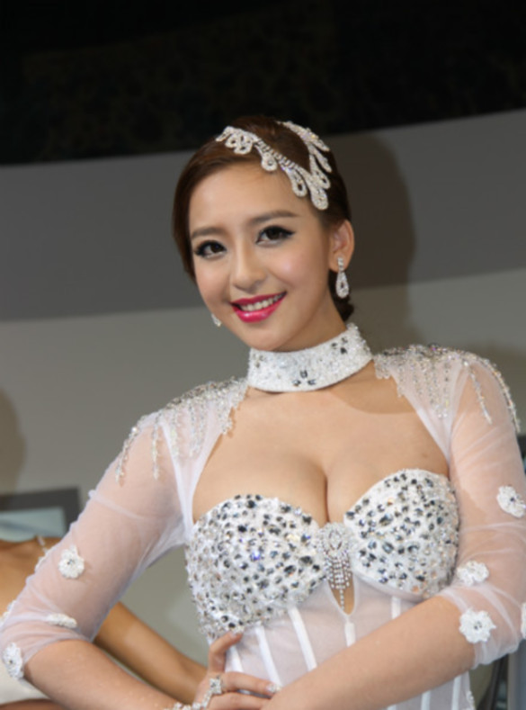 高三車展女神曹陽(yáng)
