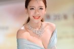車展女神曹陽 19歲高三嫩模曹陽獲封“車展女神”爆